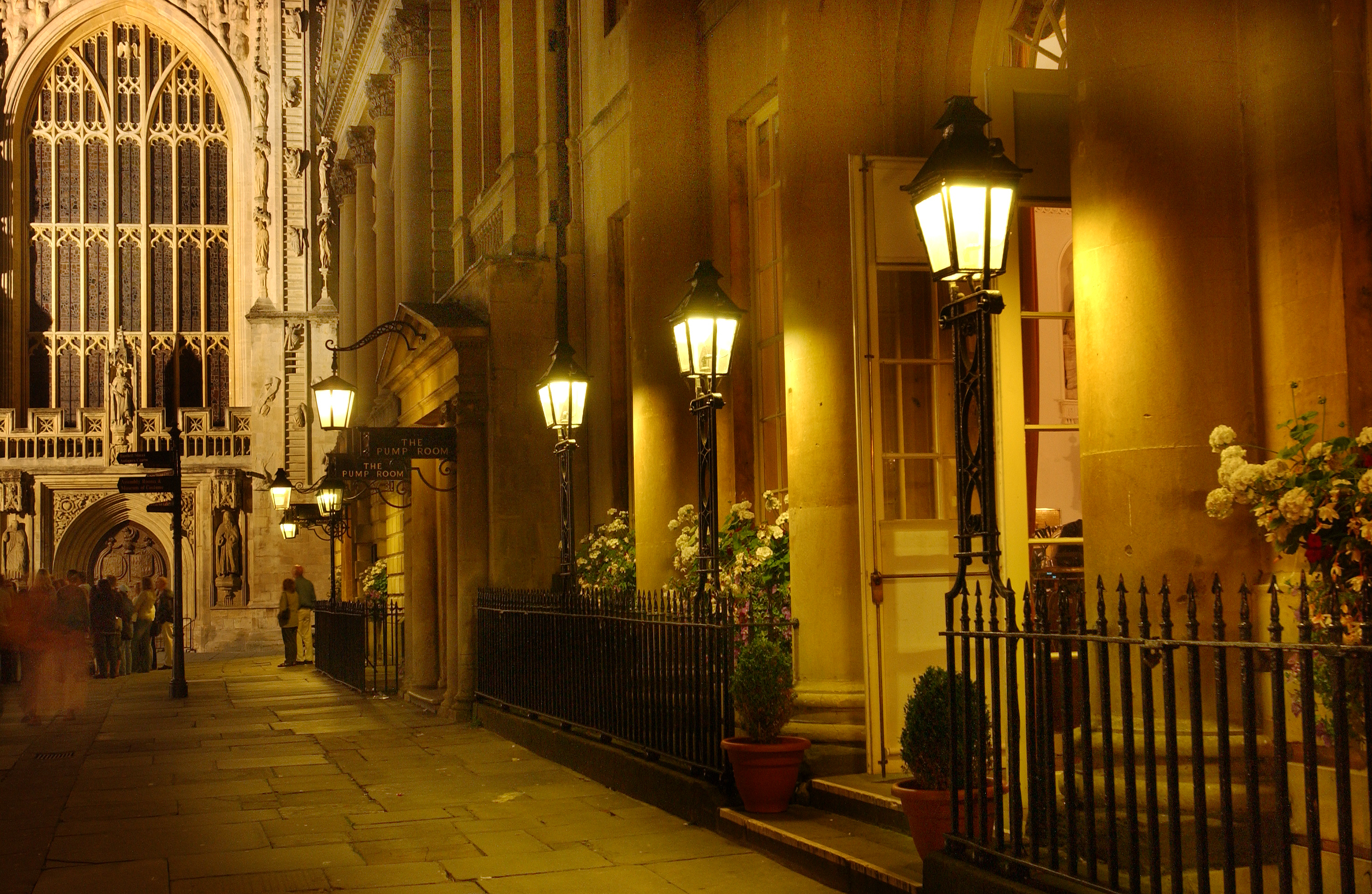 Abbey Churchyard entrance