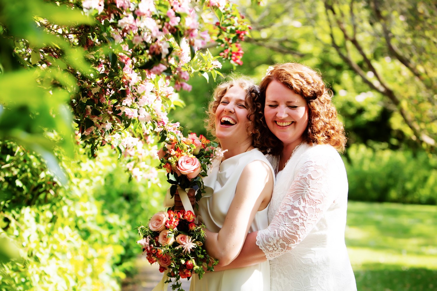 Wedding couple in Botanical Gardens, Tasha Park Photography